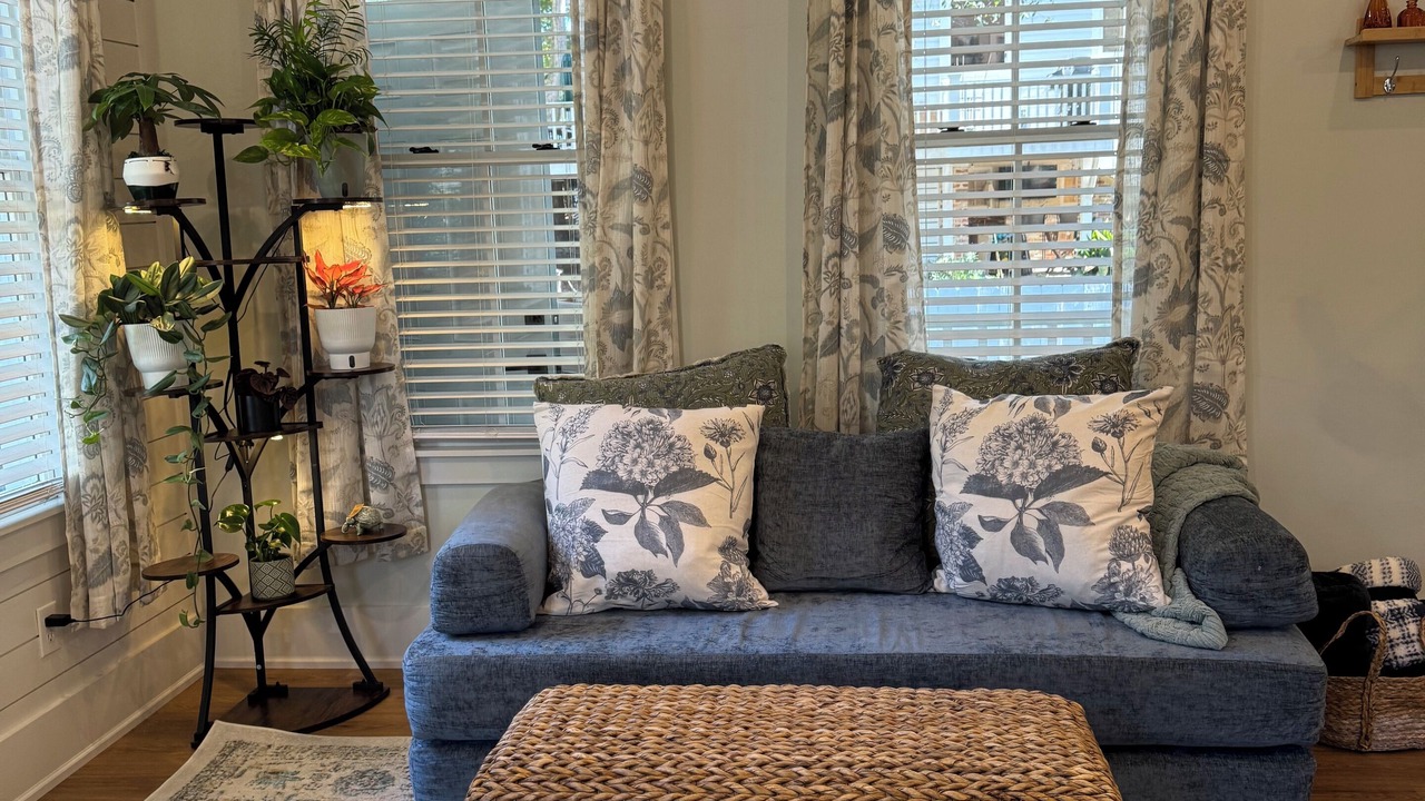 Photo of Livingroom in Summerville Historic District
