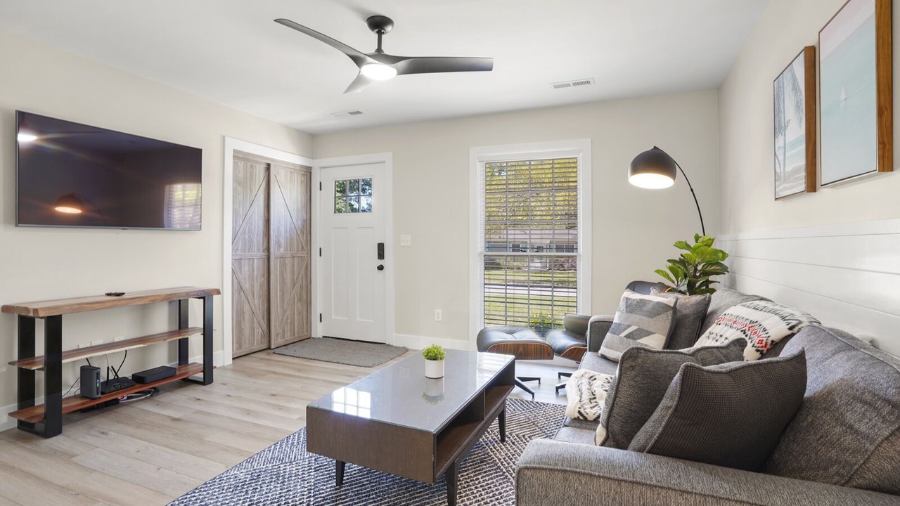 Photo of Livingroom in Mount Pleasant