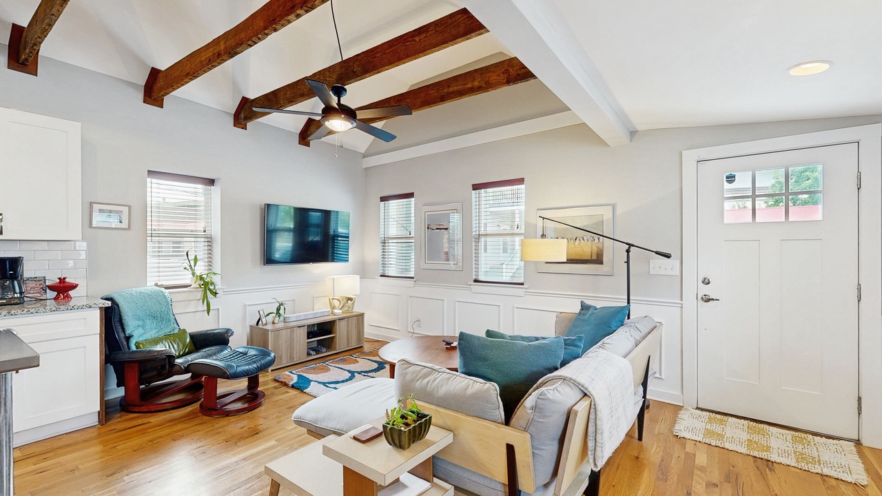 Photo of Livingroom in Westside