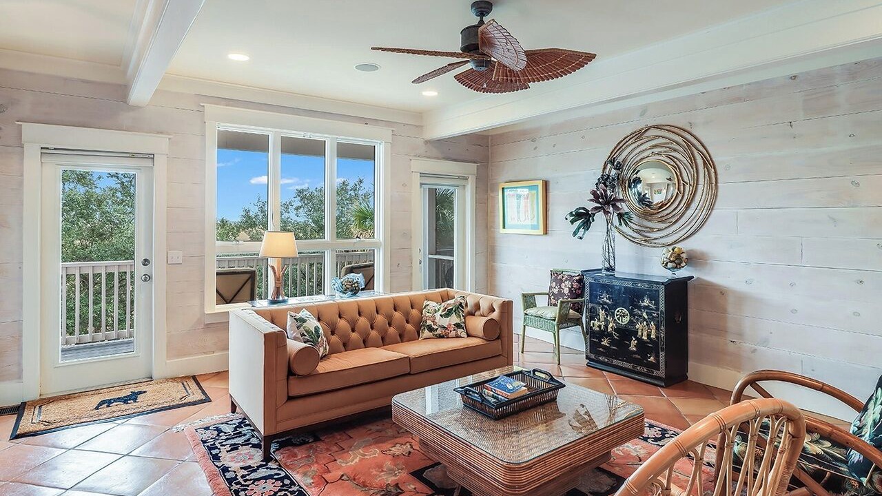 Photo of Livingroom in Oceanmarsh Subdivision