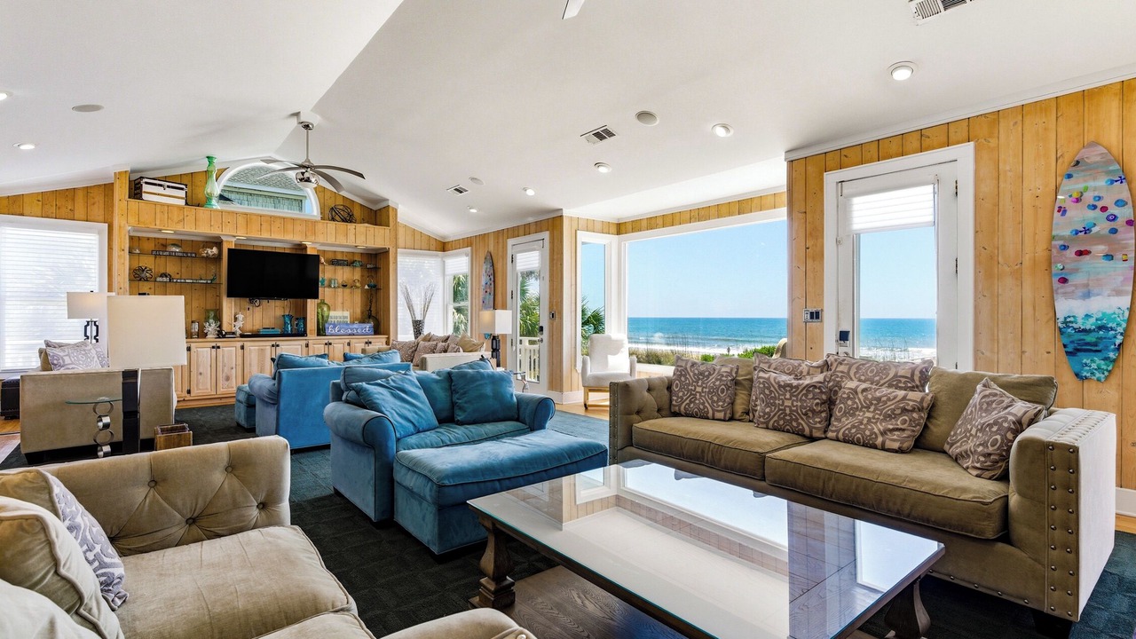 Photo of Livingroom in Long Bay Estates