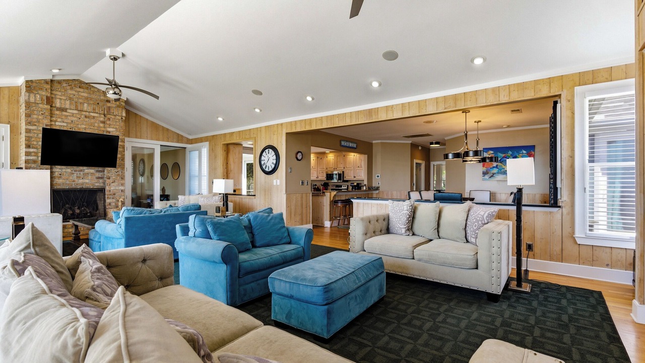 Photo of Livingroom in Long Bay Estates