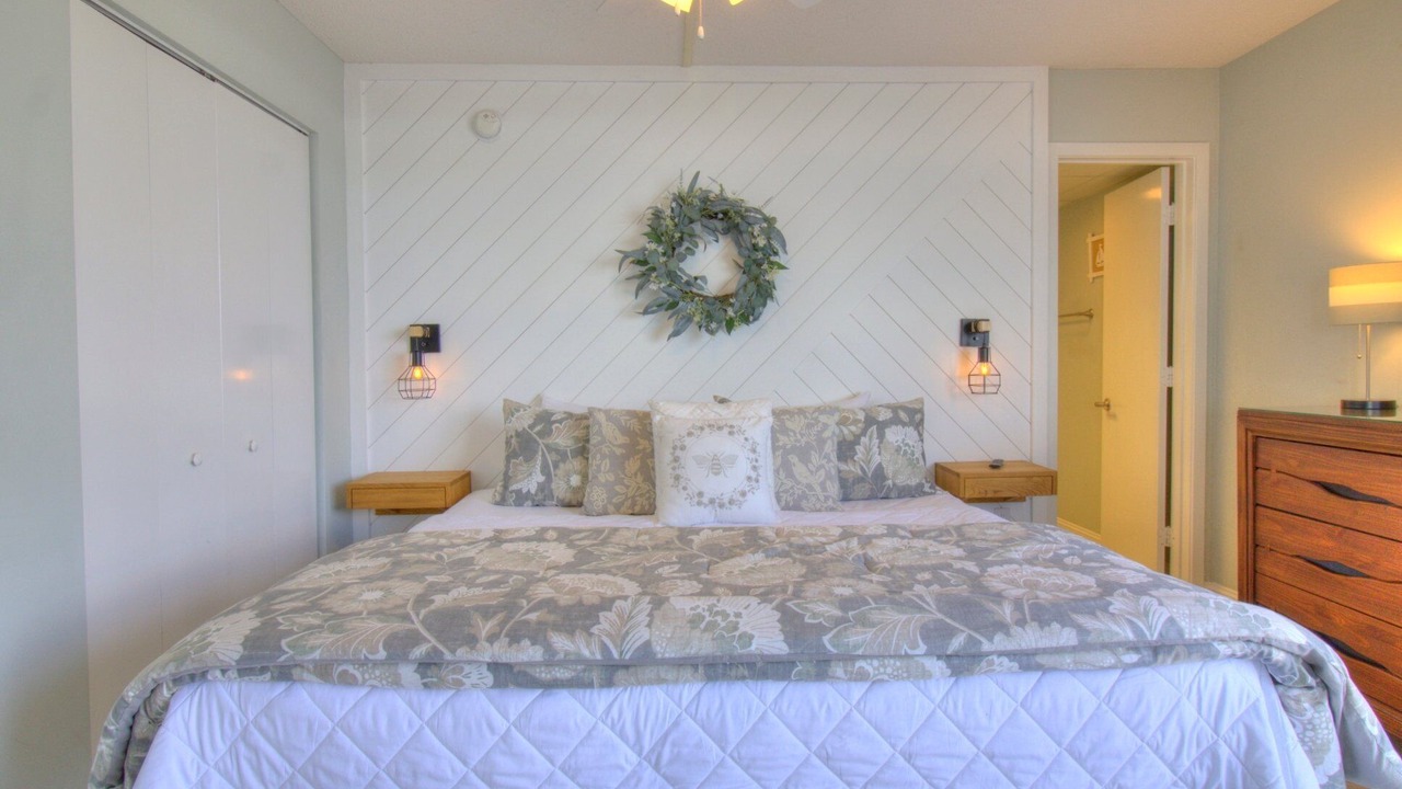 Photo of Bedroom in Arcadian Shores