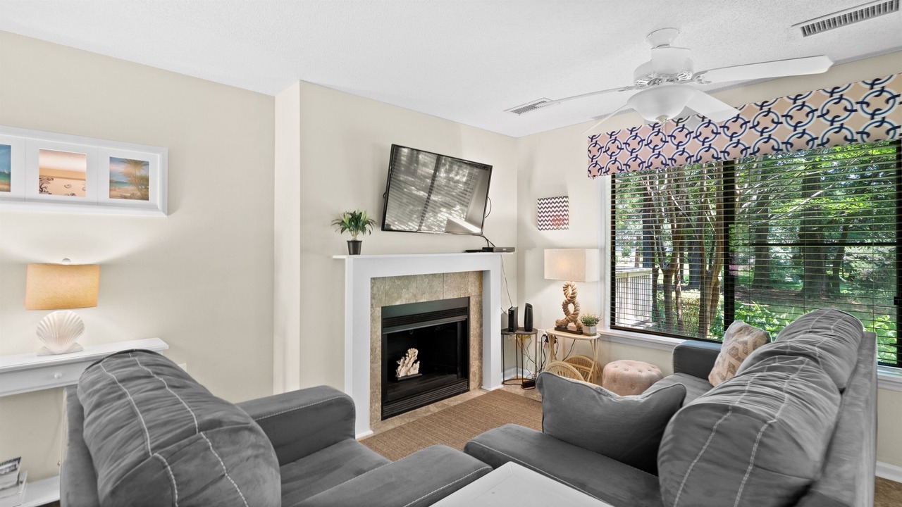 Photo of Livingroom in Arcadian Shores