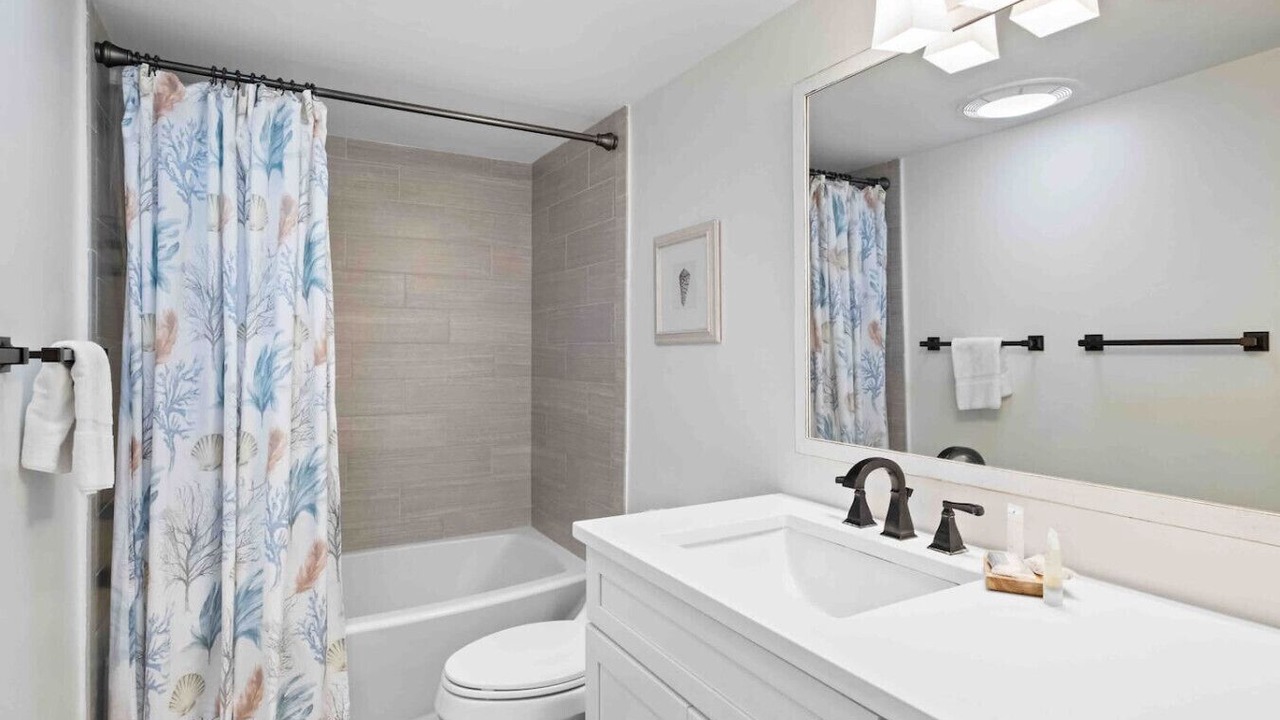 Photo of Bathroom in Harbour Town