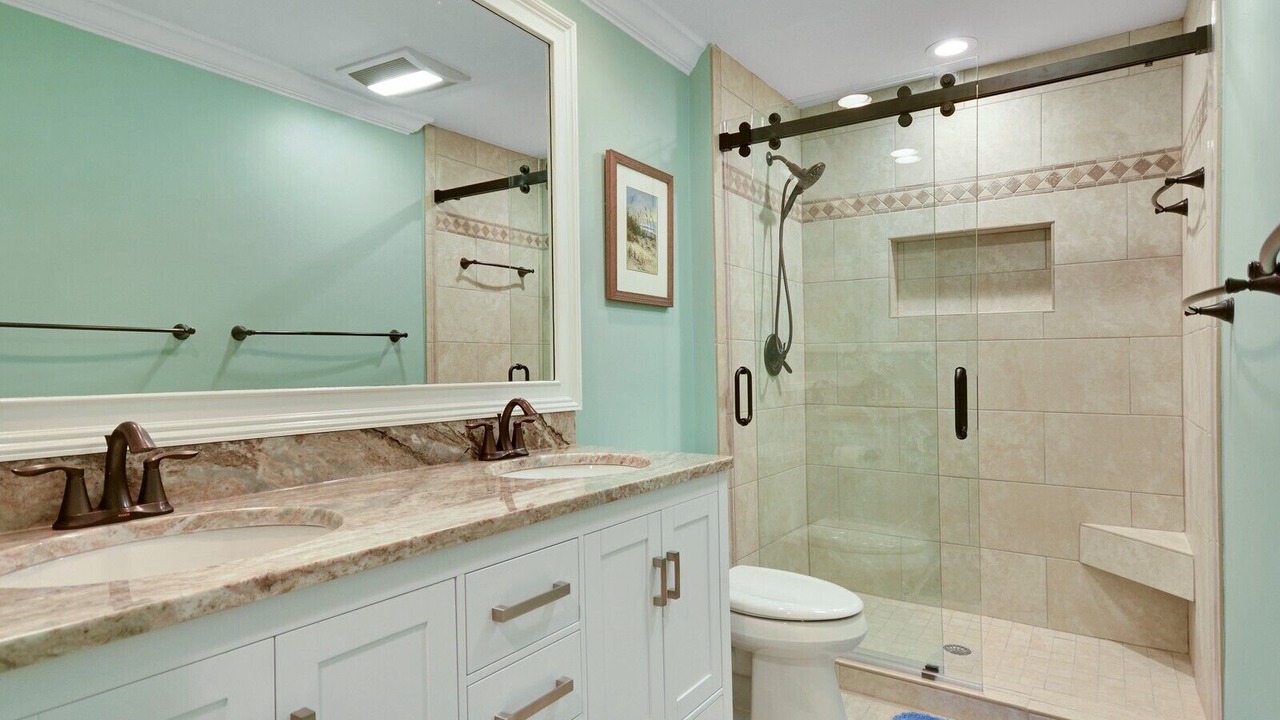 Photo of Bathroom in Beach Lagoon