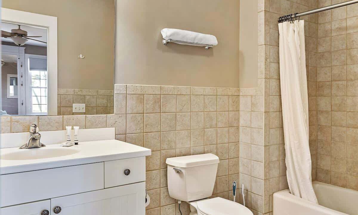 Photo of Bathroom in Melrose on the Beach