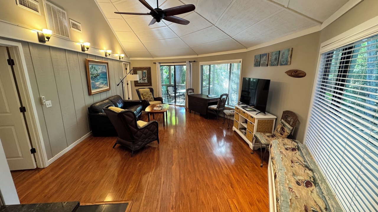 Photo of Livingroom in Night Heron