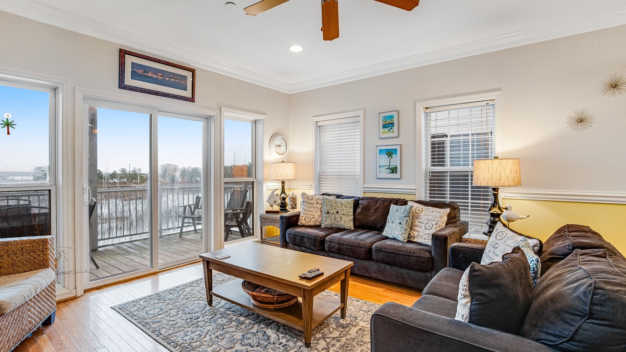 Photo of Livingroom in Waters Edge
