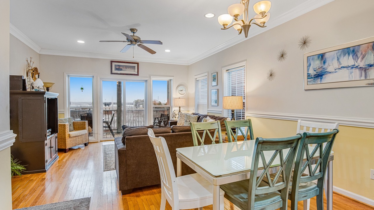 Photo of Livingroom in Waters Edge