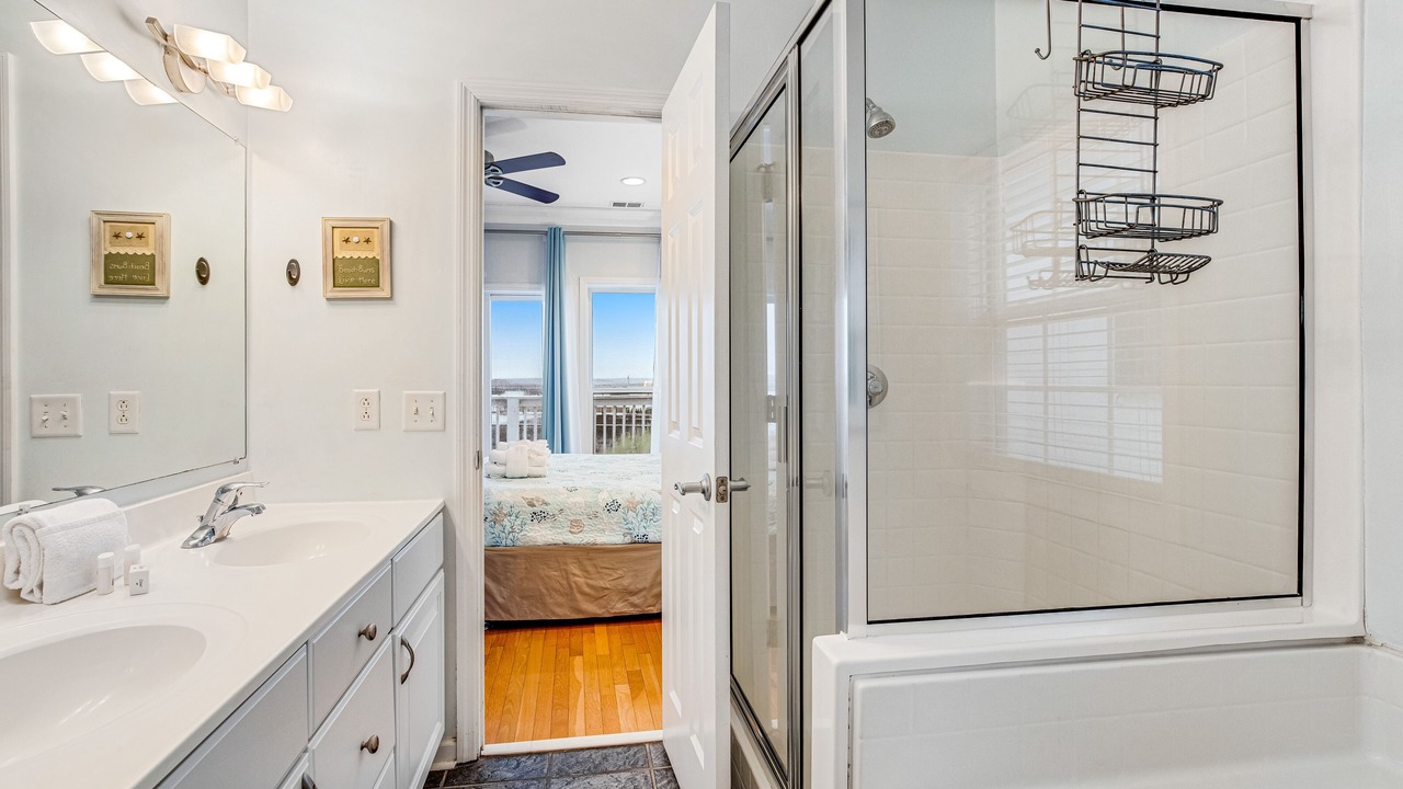 Photo of Bathroom in Waters Edge