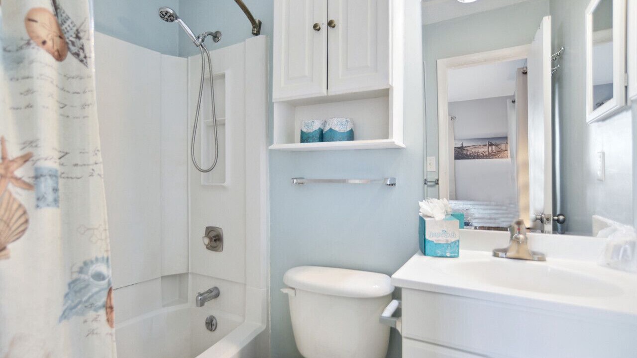 Photo of Bathroom in Folly Field