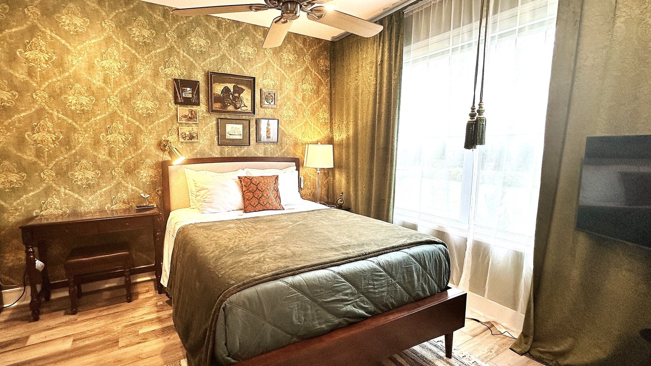Photo of Bedroom in Summerville Historic District