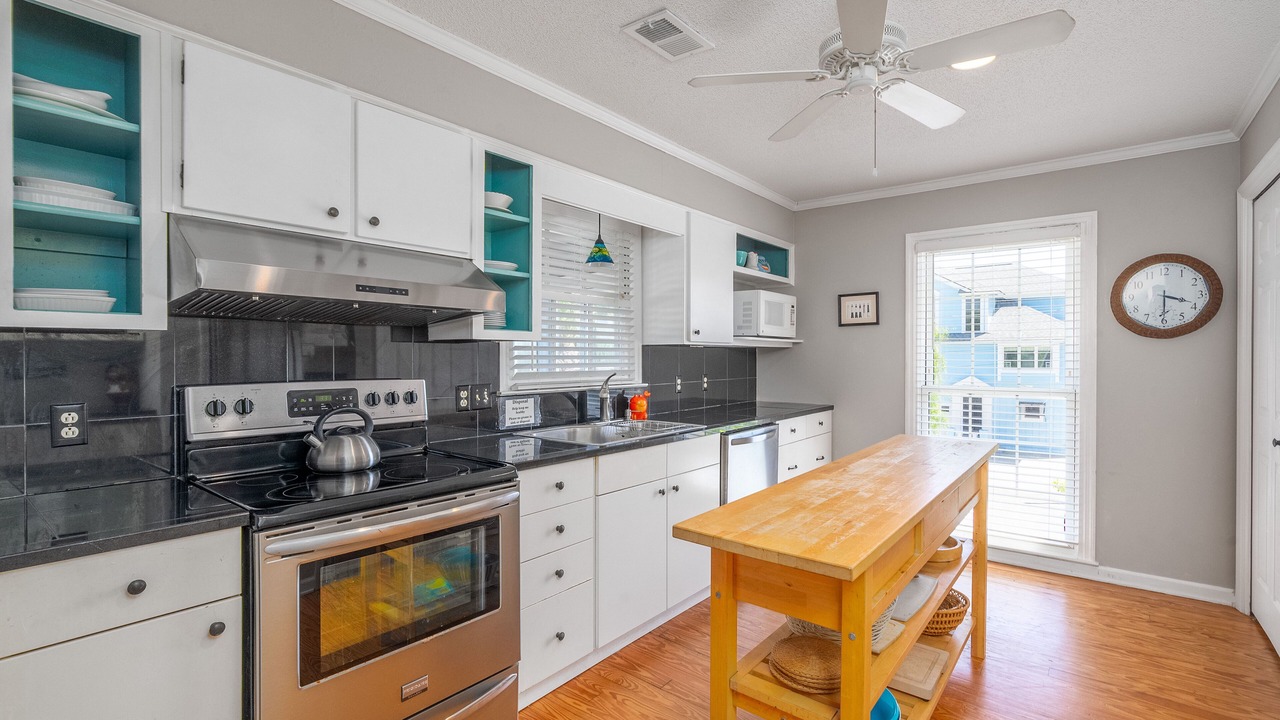 Photo of Kitchen in Savannah Beach