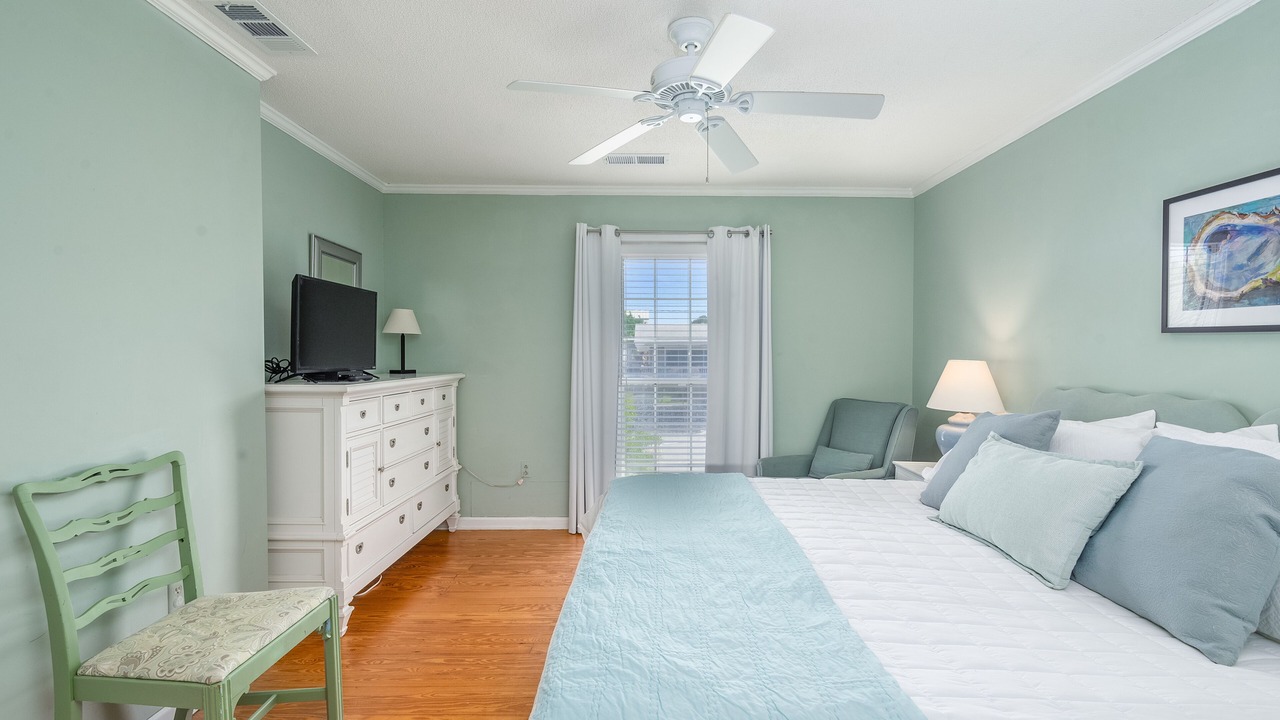 Photo of Bedroom in Savannah Beach