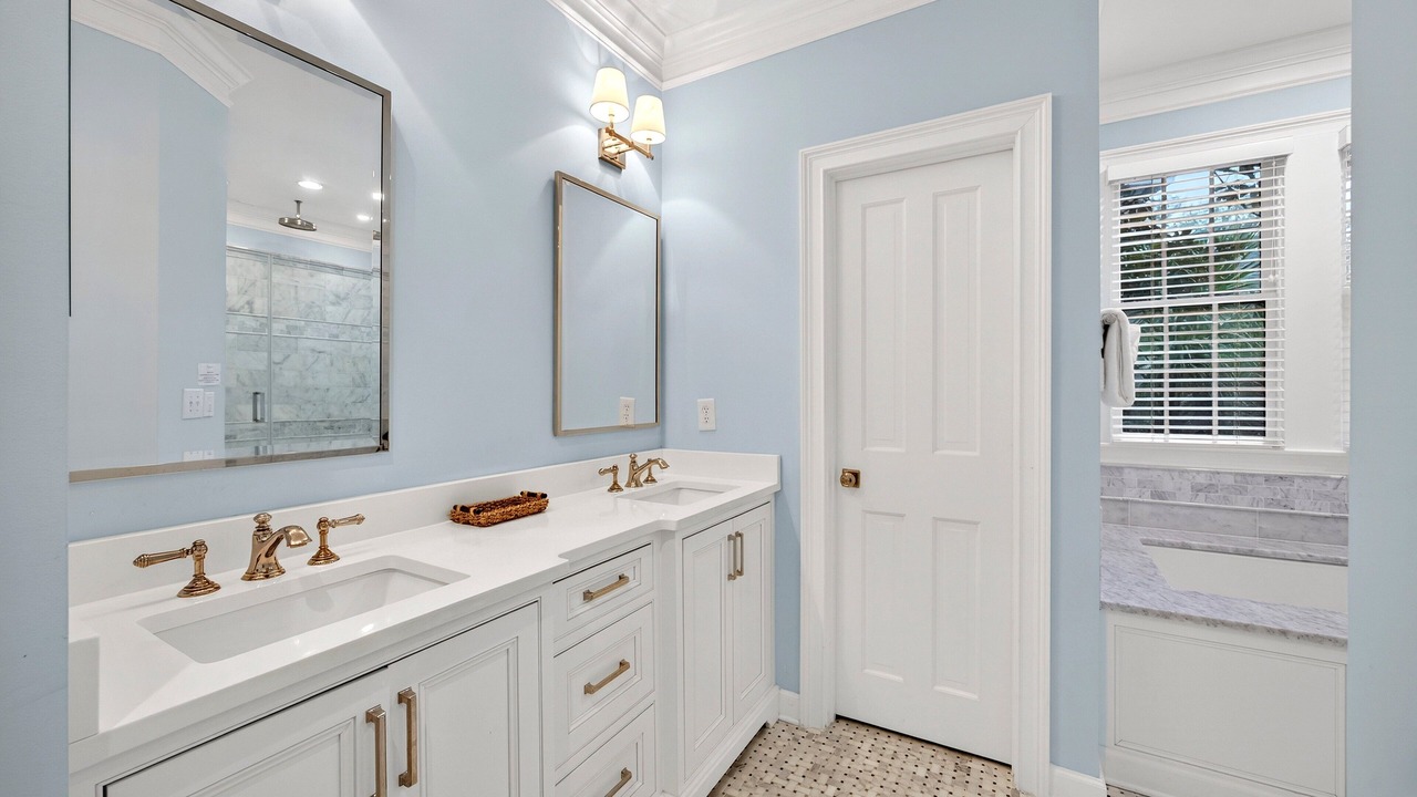 Photo of Bathroom in Vanderhorst Plantation
