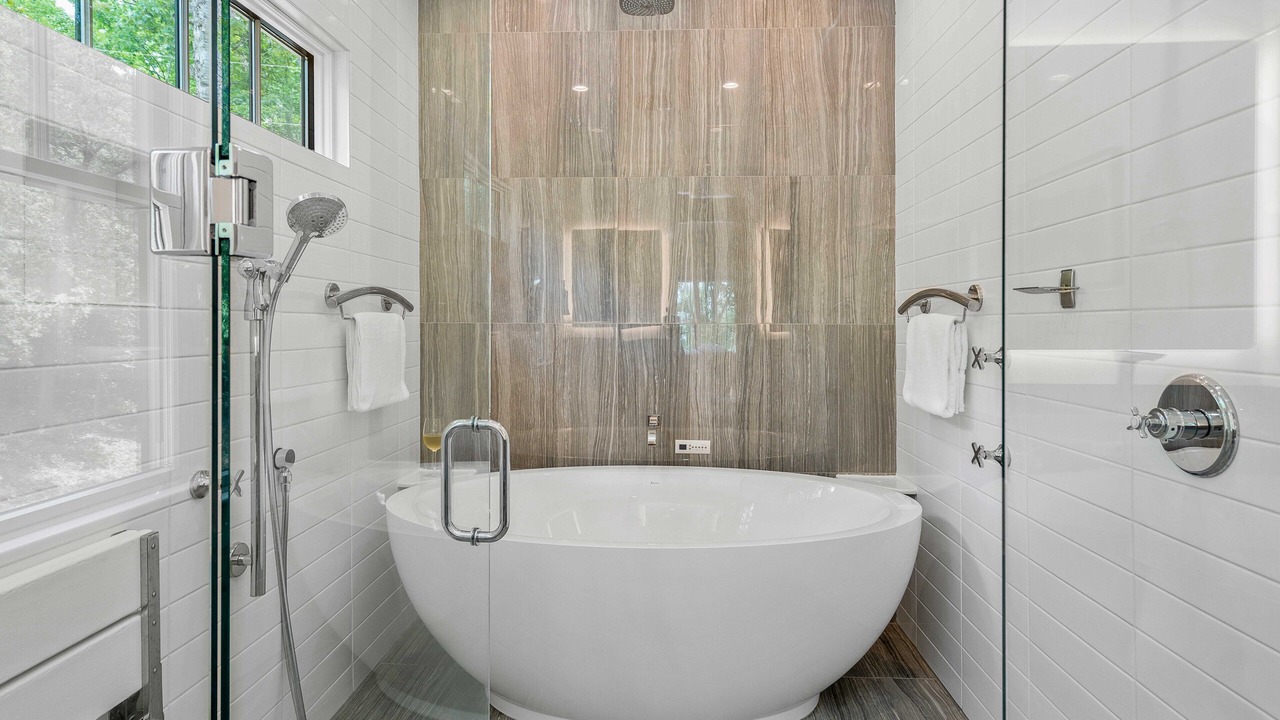 Photo of Bathroom in Bowling Green
