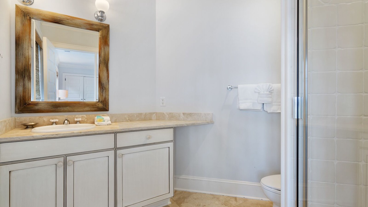 Photo of Bathroom in Vanderhorst Plantation