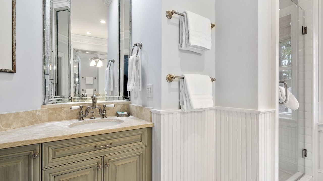 Photo of Bathroom in Vanderhorst Plantation