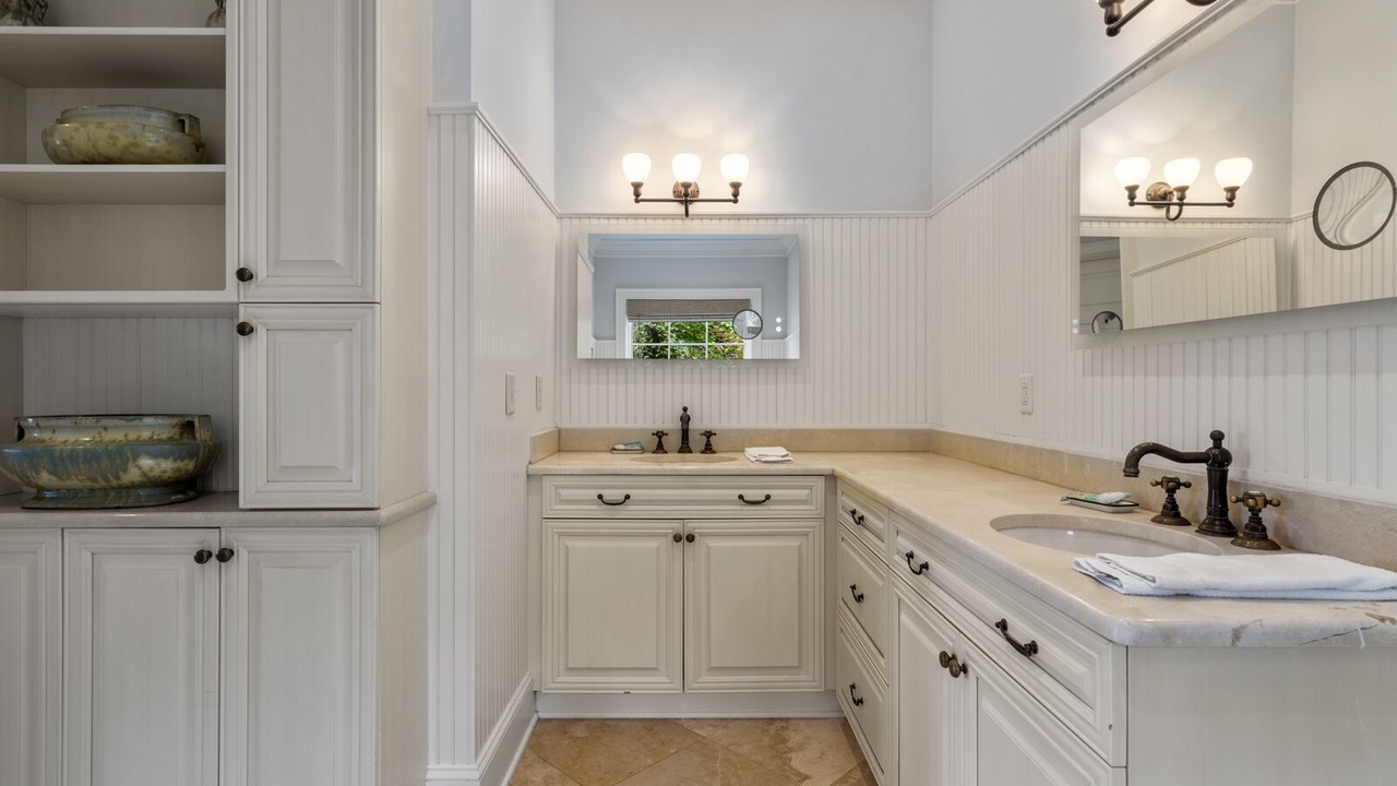 Photo of Bathroom in Vanderhorst Plantation