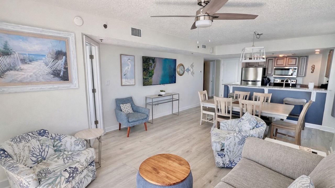 Photo of Livingroom in Arcadian Shores