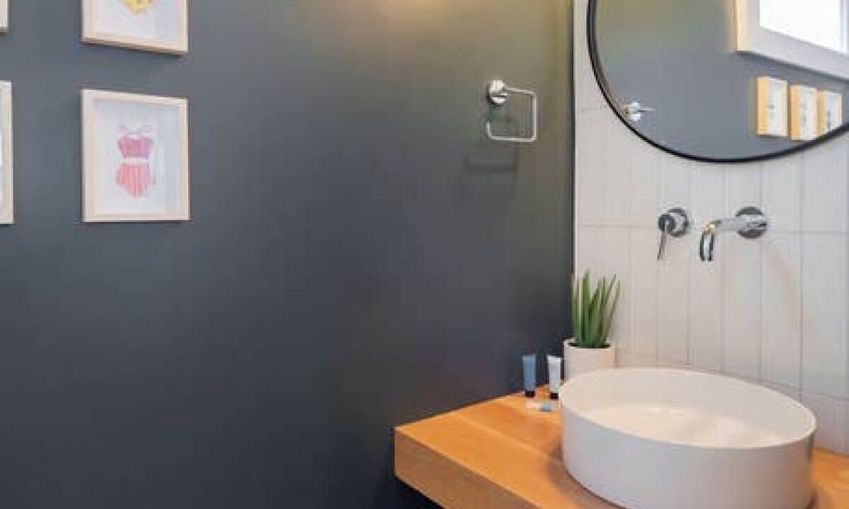 Photo of Bathroom in Cannonborough Elliotborough
