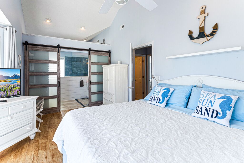 Photo of Bedroom in Surfside Beach