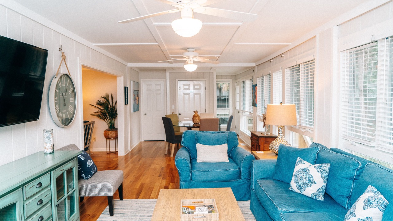 Photo of Livingroom in Twin Oaks