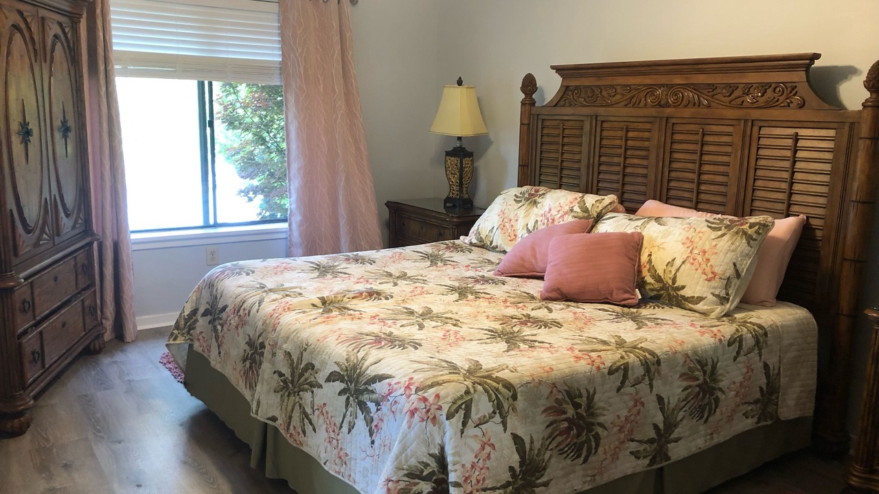 Photo of Bedroom in Arcadian Shores