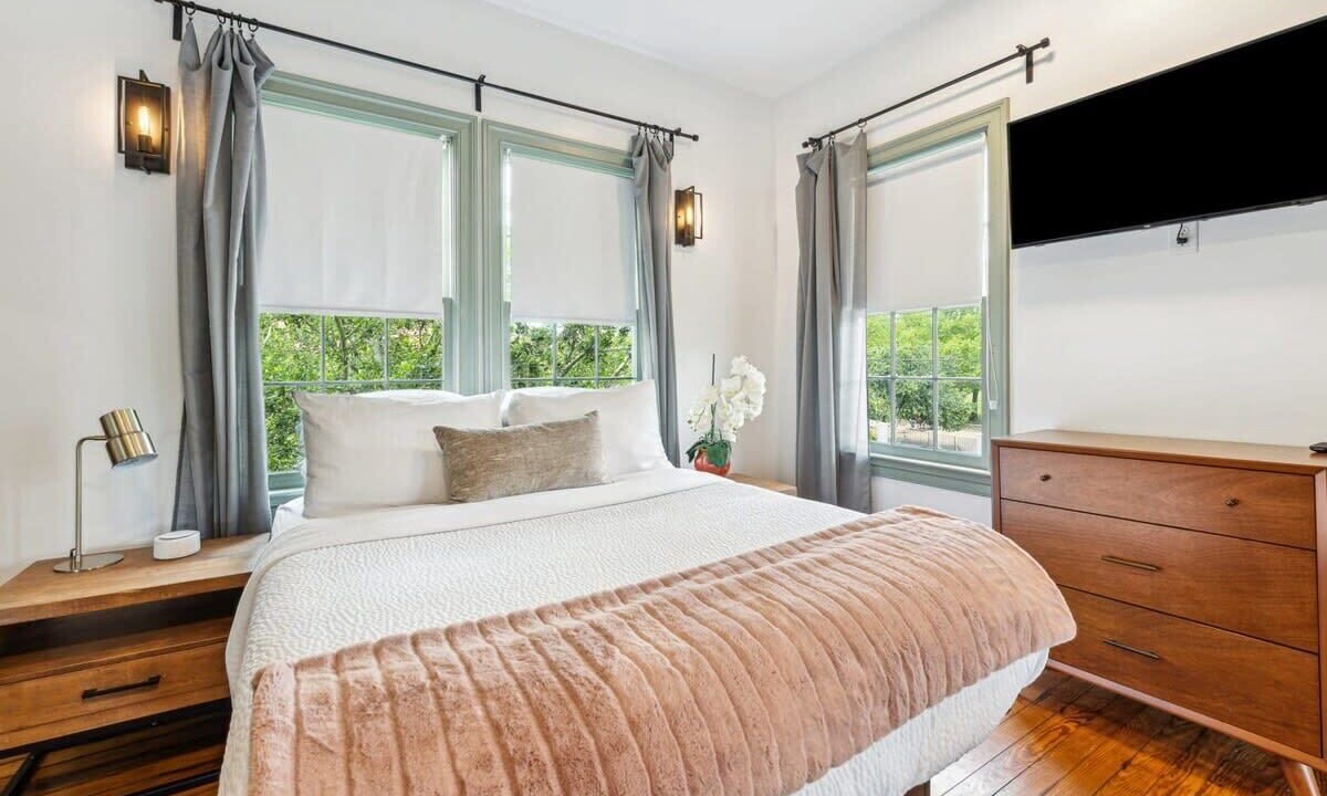 Photo of Bedroom in Westside