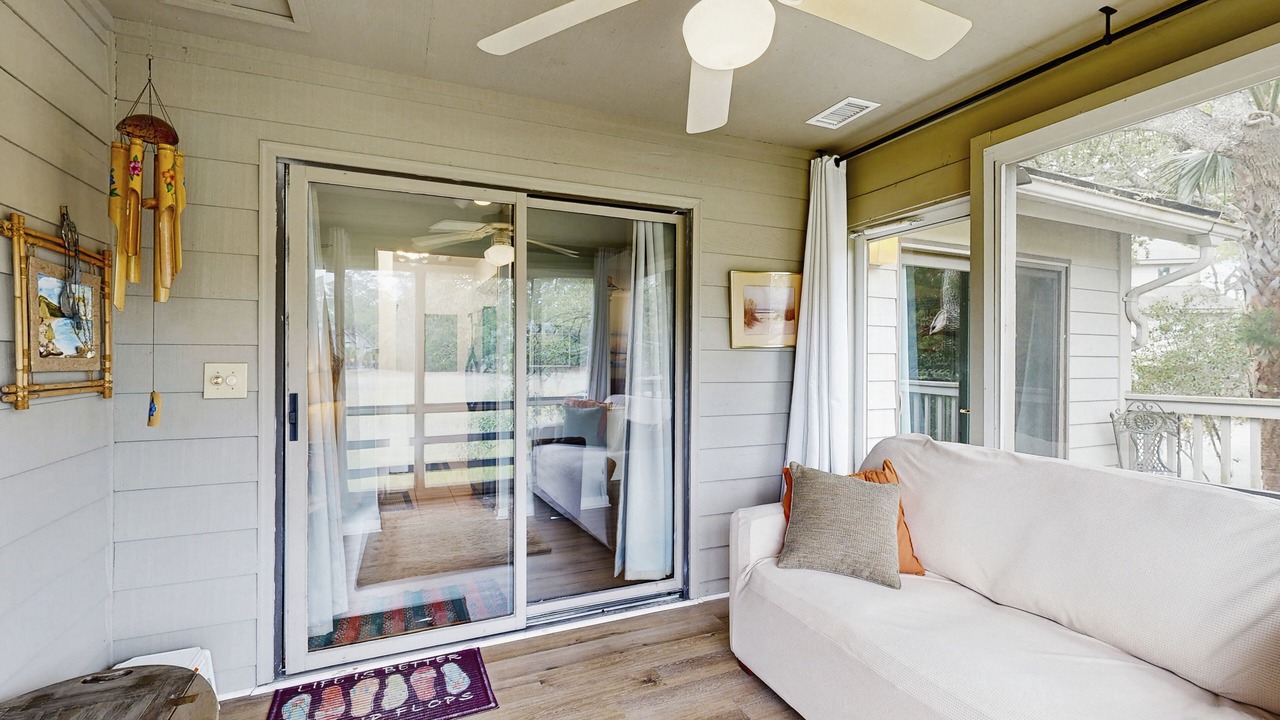 Photo of Livingroom in Seabrook Island