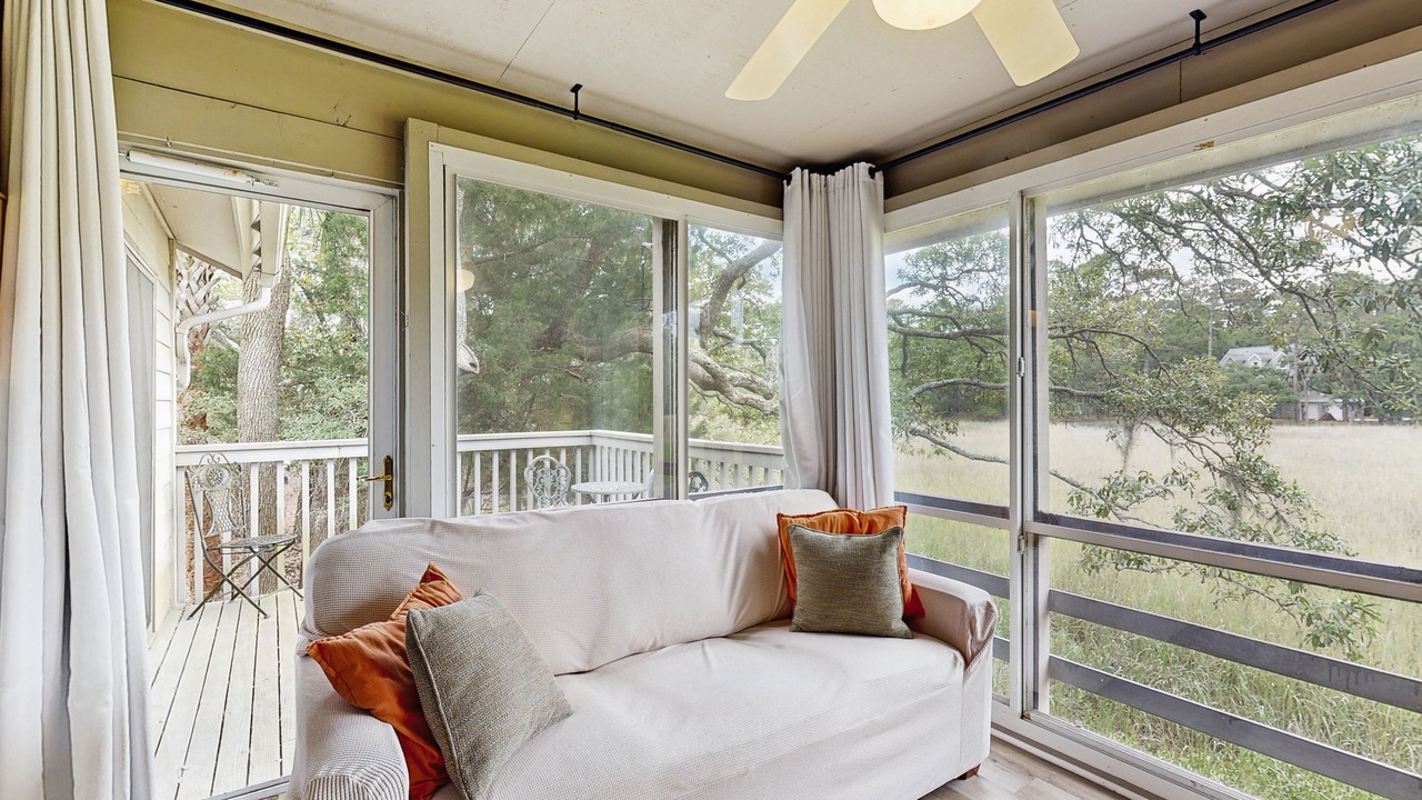 Photo of Livingroom in Seabrook Island