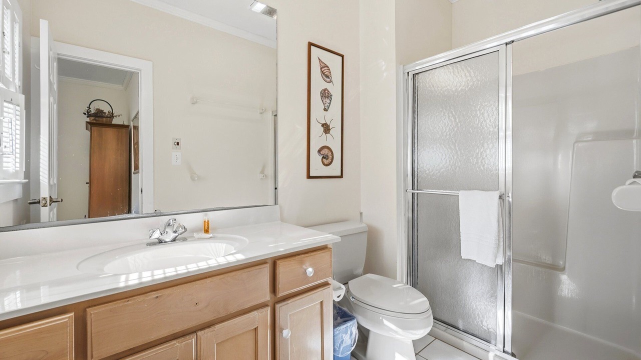 Photo of Bathroom in Debordieu Colony