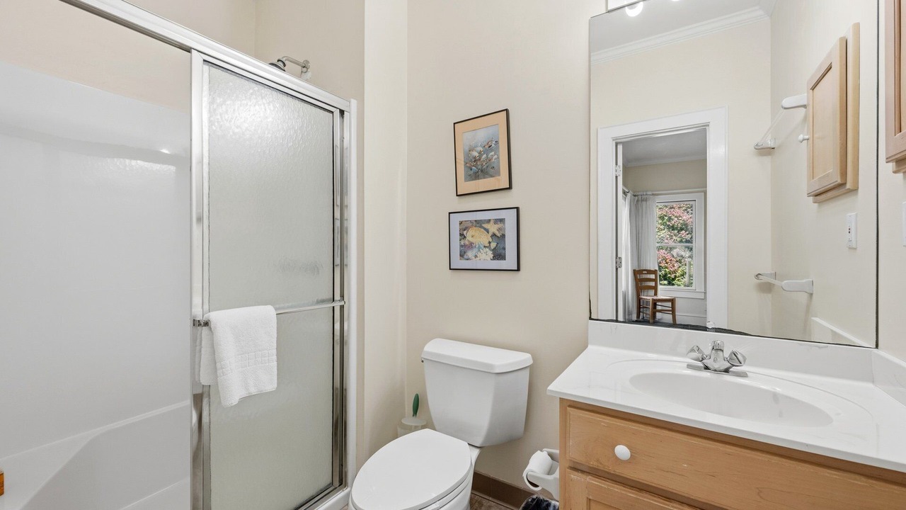 Photo of Bathroom in Debordieu Colony