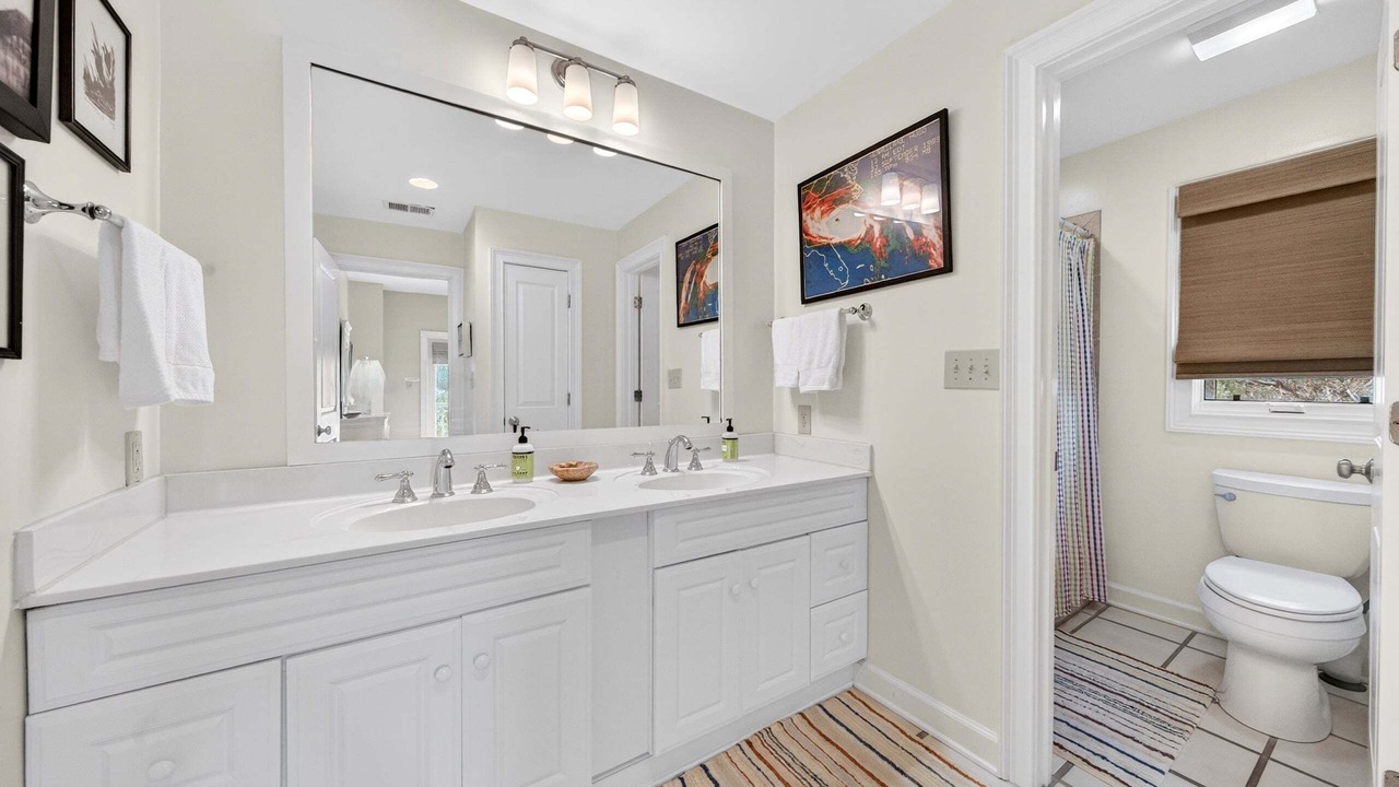 Photo of Bathroom in Debordieu Colony