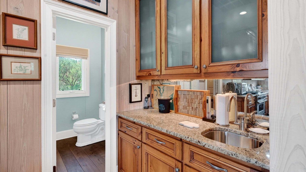 Photo of Bathroom in Debordieu Colony