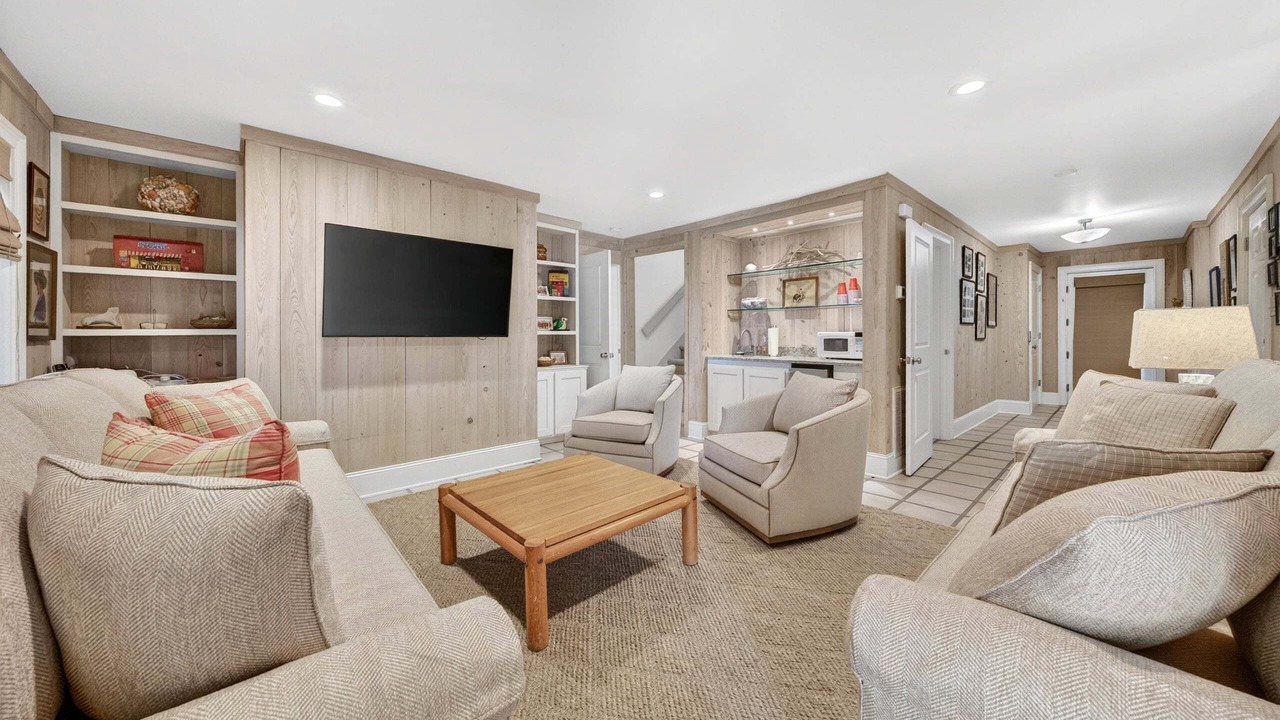 Photo of Livingroom in Debordieu Colony
