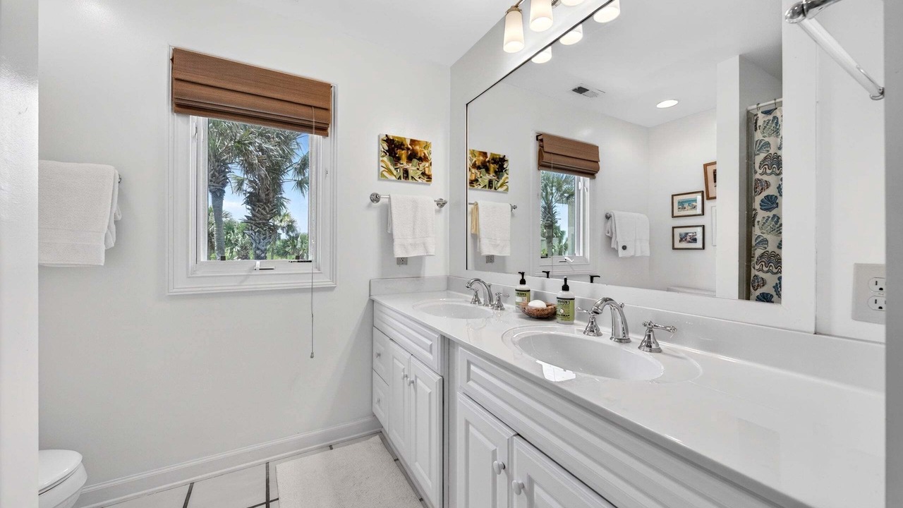 Photo of Bathroom in Debordieu Colony