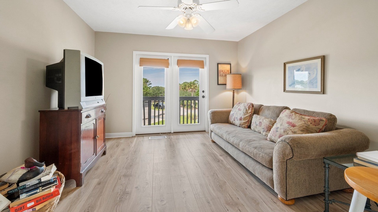 Photo of Livingroom in Debordieu Colony