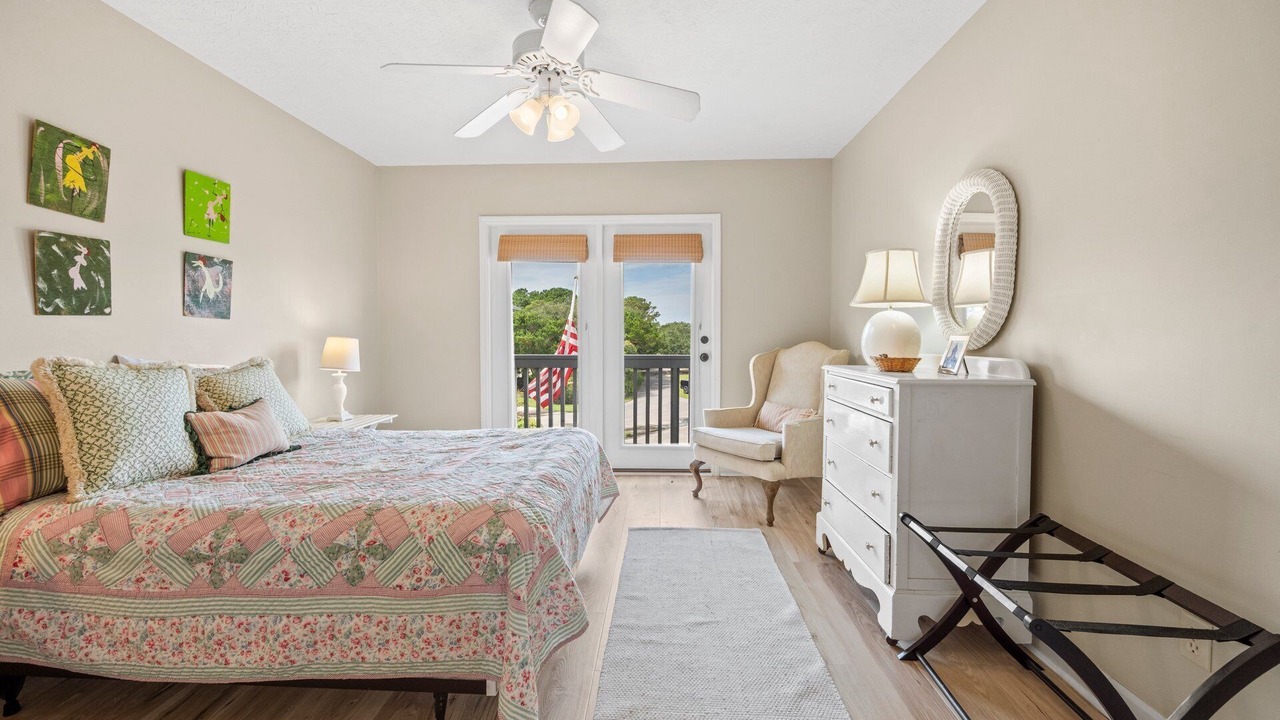 Photo of Bedroom in Debordieu Colony