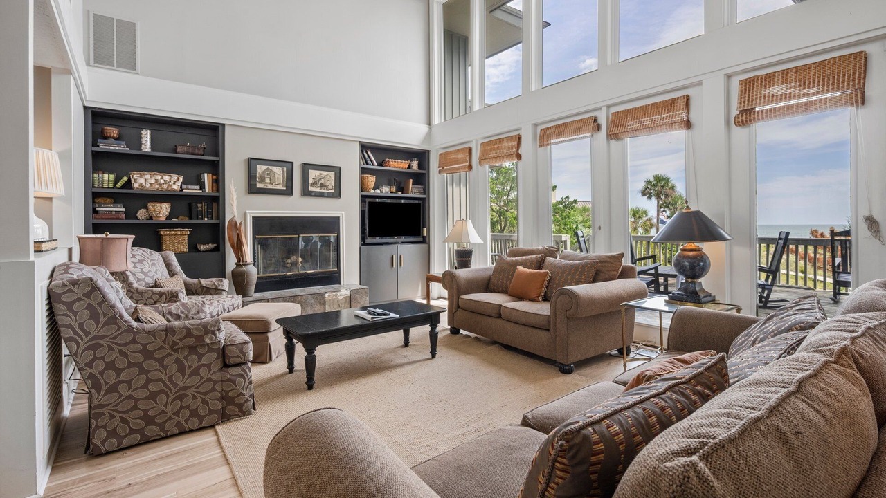 Photo of Livingroom in Debordieu Colony