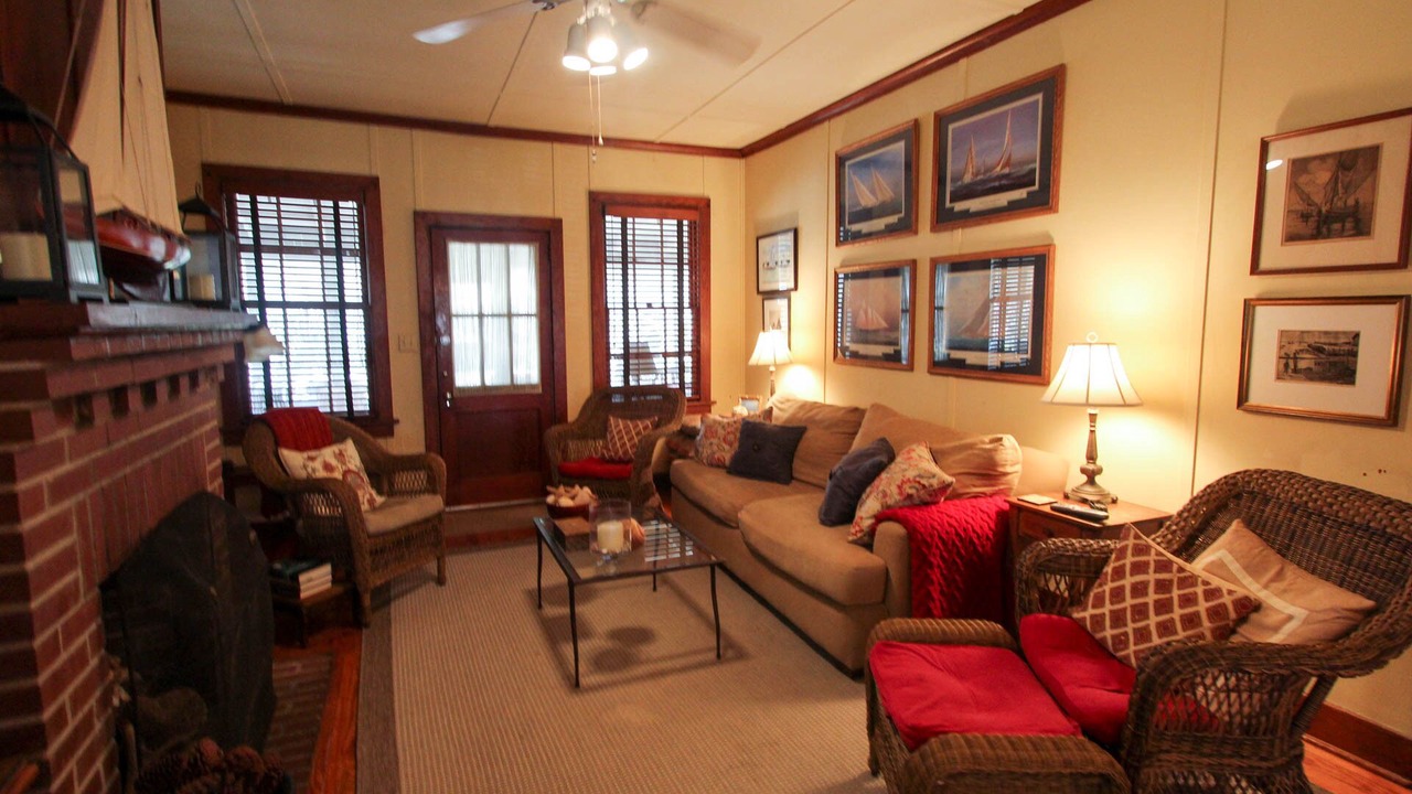 Photo of Livingroom in Sullivan's Island