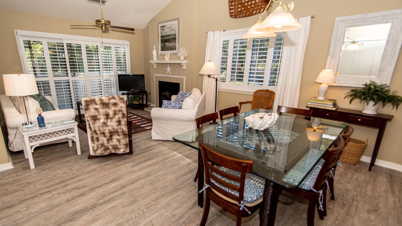 Photo of Livingroom in Arcadian Shores