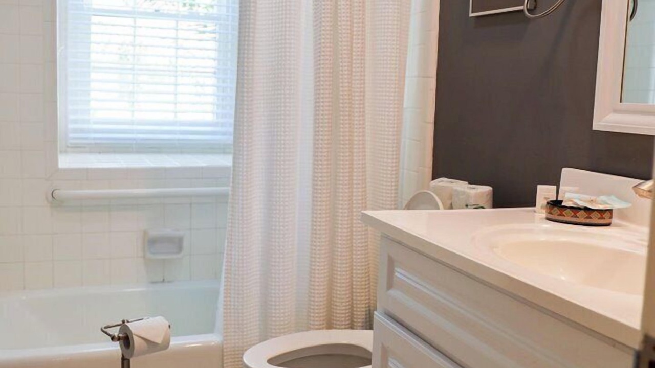 Photo of Bathroom in Shipyard Plantation