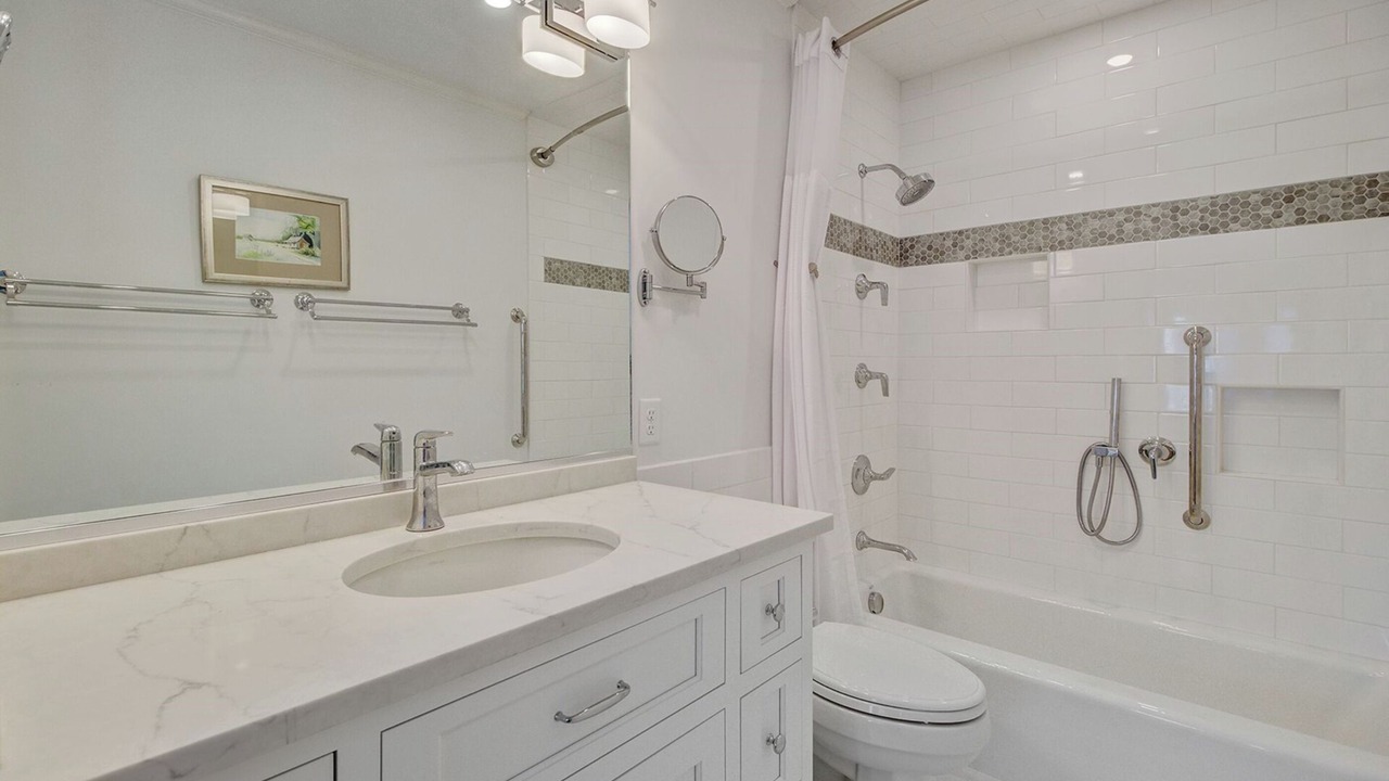 Photo of Bathroom in Pelican Bay