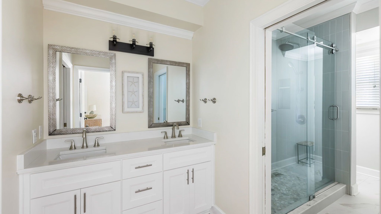 Photo of Bathroom in Vanderhorst Plantation