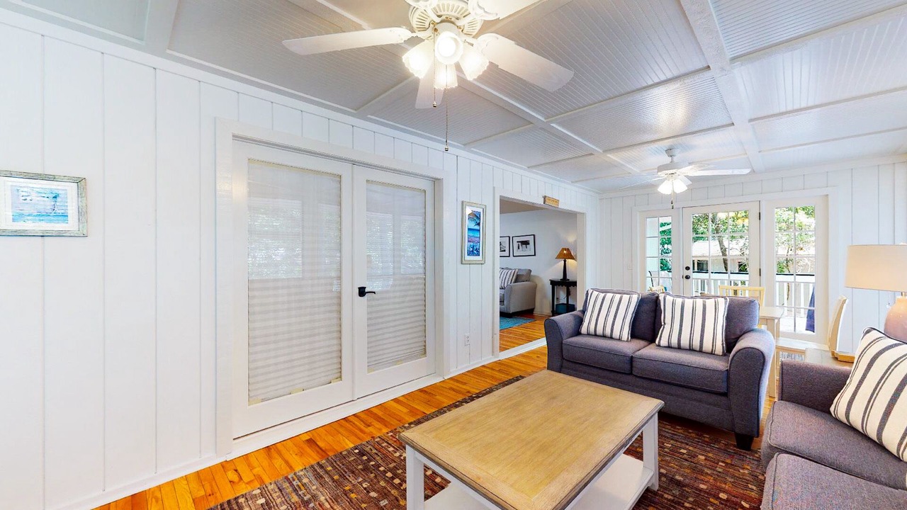 Photo of Livingroom in Twin Oaks