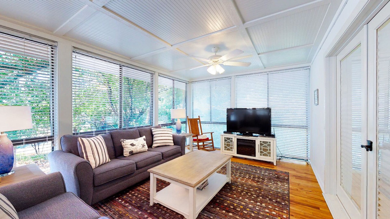 Photo of Livingroom in Twin Oaks