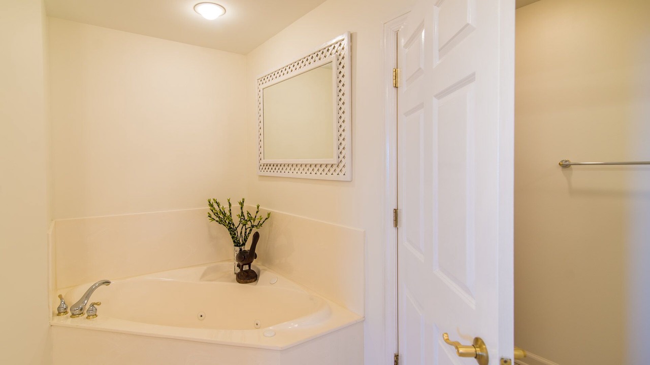 Photo of Bathroom in Arcadian Shores