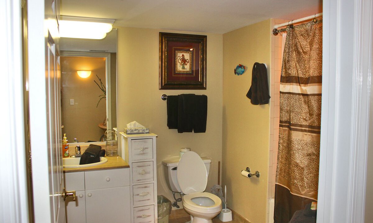 Photo of Bathroom in Arcadian Shores